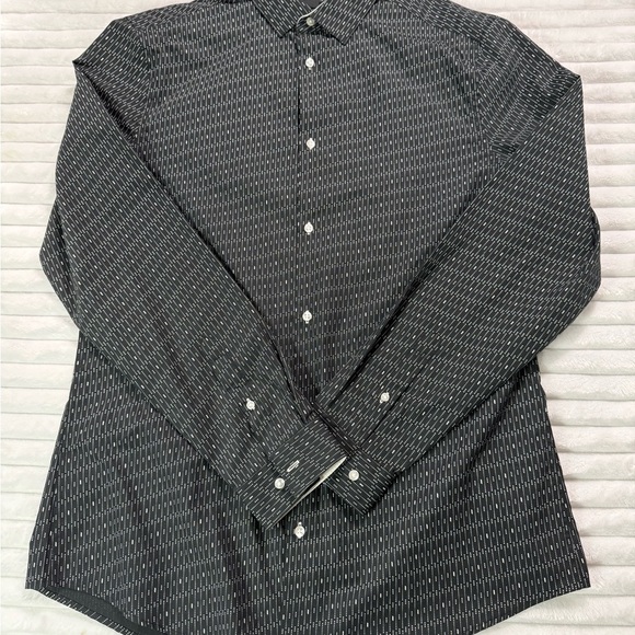 H&M Black and White Patterned Casual Shirt - Picture 2 of 13